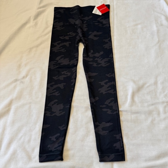 NEW Spanx XS Look At Me Now Camo Leggings ~ Slimming Seamless - Picture 2 of 10